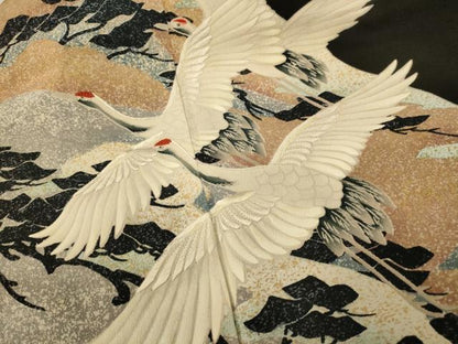 平和屋着物■豪華黒留袖　刺繍　飛鶴松文　たたき染め　金彩　正絹　逸品　AABH9102fw