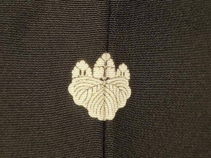 平和屋着物■豪華黒留袖　駒刺繍　飛鶴地紙太鼓文　暈し染め　金銀彩　正絹　逸品　AABH9104fw