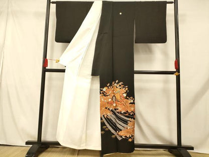 平和屋着物■豪華黒留袖　駒刺繍　御所車宝尽くし文様　金彩　正絹　逸品　AABH9257fw