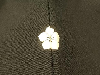 平和屋着物■豪華黒留袖　駒刺繍　御所車宝尽くし文様　金彩　正絹　逸品　AABH9257fw