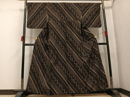 平和屋着物●上質な紬　琉球絣文様　正絹　逸品　AABH9614ph