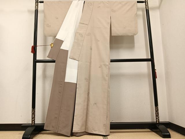 平和屋着物●結城紬　100亀甲　飛び亀甲柄　色紙重ね文　染と織 たかはし　たとう紙付き　正絹　逸品　AABH9659ph