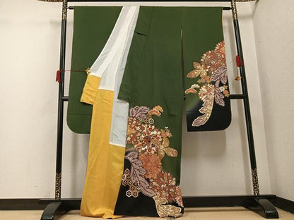 平和屋着物●豪華振袖　駒刺繍　草花文　金彩　正絹　逸品　AABH9725ph