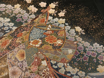 平和屋着物●豪華黒留袖　作家物　辻が花　駒刺繍　糸巻花文　暈し染め　金彩　正絹　逸品　AABH9744ph