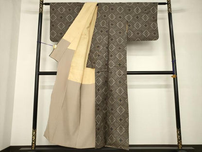 平和屋着物●本場大島紬　龍郷絣　花菱文　正絹　逸品　AABH9941ck