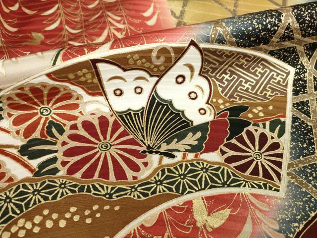 平和屋着物●豪華振袖　駒刺繍　地紙花蝶文　金彩　正絹　逸品　AABH9954ck