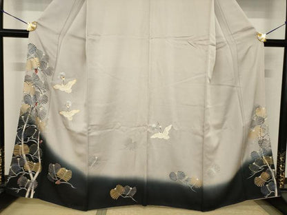 平和屋着物●訪問着　作家物　駒刺繍　飛鶴松文　暈し染め　金彩　正絹　逸品　AABH9956ck
