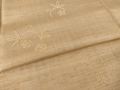 平和屋着物●絲藝苑　上島洋山　紬　中国三大刺繍　相良刺繍　舞花文　正絹　逸品　AABH9967ck