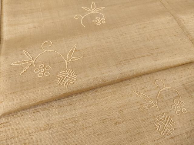 平和屋着物●絲藝苑　上島洋山　紬　中国三大刺繍　相良刺繍　舞花文　正絹　逸品　AABH9967ck