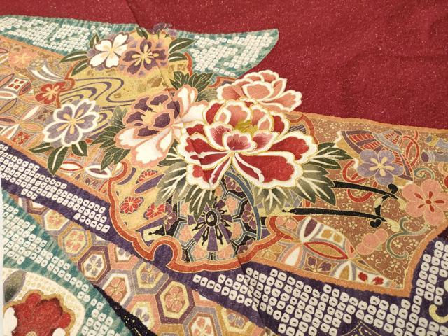 平和屋着物●豪華振袖　駒刺繍　吉祥雪輪花車文　金彩　金通し地　正絹　逸品　AABH9975ck
