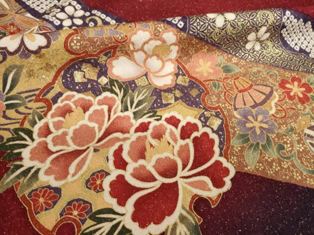 平和屋着物●豪華振袖　駒刺繍　吉祥雪輪花車文　金彩　金通し地　正絹　逸品　AABH9975ck