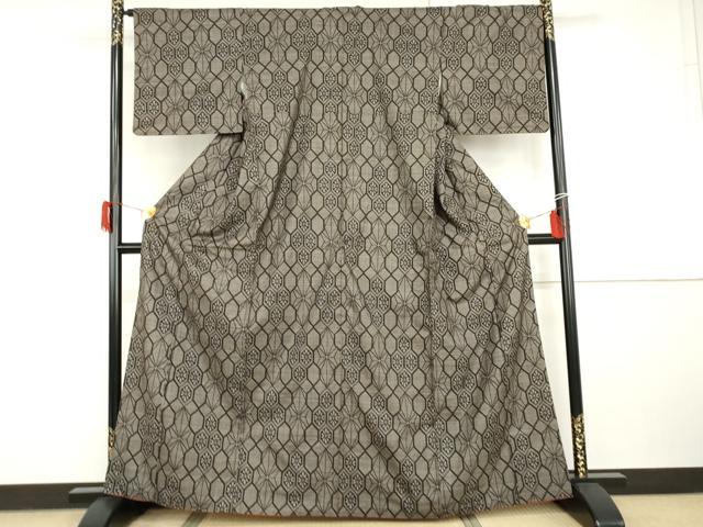 平和屋着物●本場大島紬　泥染め　一元7マルキ　亀甲麻の葉花文　正絹　逸品　AABI0021cs