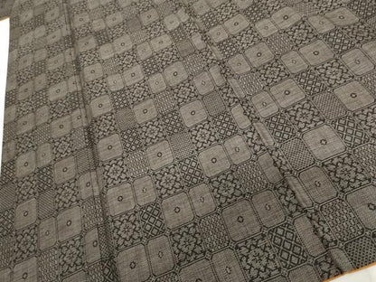 平和屋着物●本場大島紬　泥染め　カタス9マルキ　格子花文　正絹　逸品　AABI0039cs