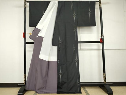 平和屋着物●本場大島紬　カタス9マルキ　地空き　舞花文　黒地　正絹　逸品　AABI0053cs
