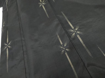 平和屋着物●本場大島紬　カタス9マルキ　地空き　舞花文　黒地　正絹　逸品　AABI0053cs