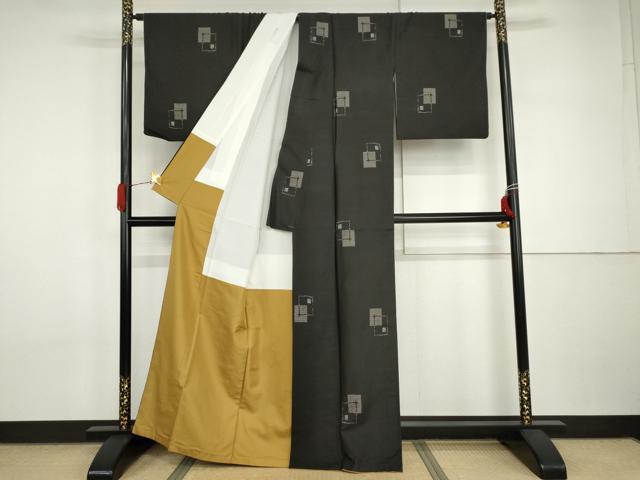 平和屋着物●本場大島紬　地空き　カタス9マルキ　色紙重ね文　黒地　正絹　逸品　AABI0113cs