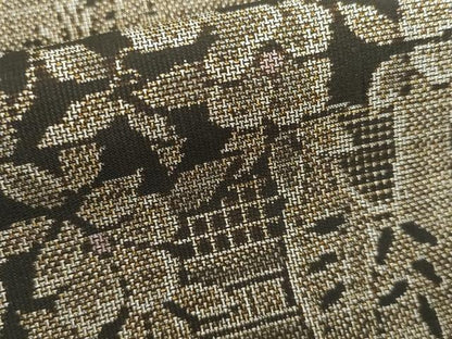 平和屋着物●本場大島紬　カタス9マルキ　風景草花文　黒地　正絹　逸品　AABI0115cs