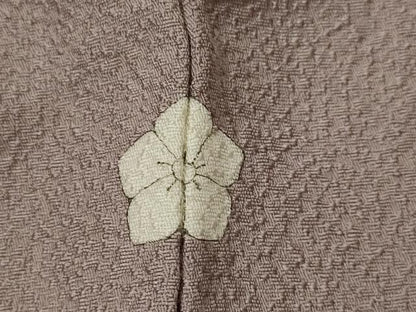 平和屋着物▽上質な色無地　単衣　紋意匠　梅鼠色　正絹　逸品　AABI0194st