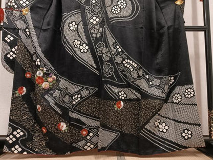 平和屋着物●豪華振袖・長襦袢(無双仕立て)セット　駒刺繍　絞り　花唐草文　黒地　金彩　正絹　逸品　AABI0587ph