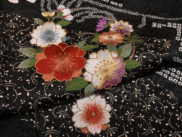 平和屋着物●豪華振袖・長襦袢(無双仕立て)セット　駒刺繍　絞り　花唐草文　黒地　金彩　正絹　逸品　AABI0587ph