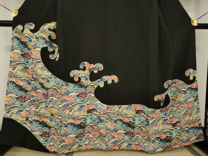 平和屋着物●豪華黒留袖　紅型　刺繍　立波文　金糸　正絹　逸品　AABI0776ck