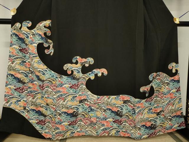 平和屋着物●豪華黒留袖　紅型　刺繍　立波文　金糸　正絹　逸品　AABI0776ck