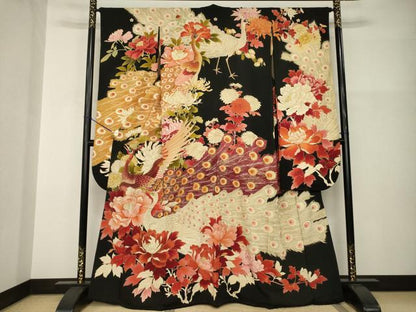 平和屋本店●アンティーク　大正ロマン　振袖　駒刺繍　孔雀花文　黒地　金彩　正絹　逸品　AABI0785ck
