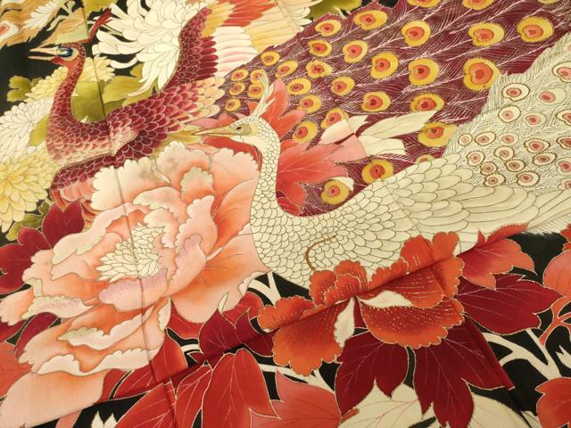 平和屋本店●アンティーク　大正ロマン　振袖　駒刺繍　孔雀花文　黒地　金彩　正絹　逸品　AABI0785ck