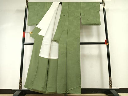 平和屋着物●上質な色無地　泥草木染　花蝶地紋　松葉色　反端付き　正絹　逸品　AABI1206fy