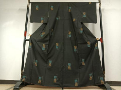 平和屋着物●本場大島紬　カタス9マルキ　地空き　人物色紙重ね文　黒地　正絹　逸品　AABI1220fy