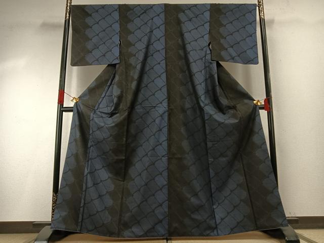 平和屋着物●本場大島紬　カタス9マルキ　瓦文　正絹　逸品　AABI1237fy
