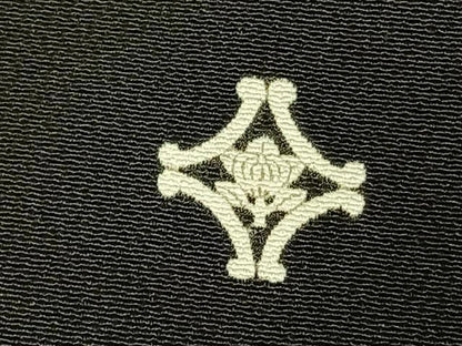 平和屋着物●豪華黒留袖　作家物　駒刺繍　草花文　金糸　金彩　正絹　逸品　AABI1326fy