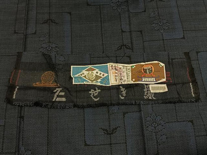 平和屋着物●本場大島紬　一元7マルキ　泥染め　草花文　小田急百貨店扱い　碩国雄作　証紙付き　正絹　逸品　未使用　AABI1374fy
