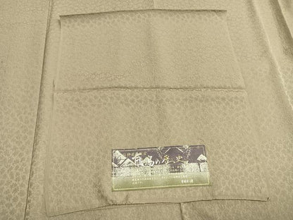 平和屋着物●上質な色無地　万雄彩　絞り　花尽くし地紋　練色　反端付き　正絹　逸品　AABI1441fy