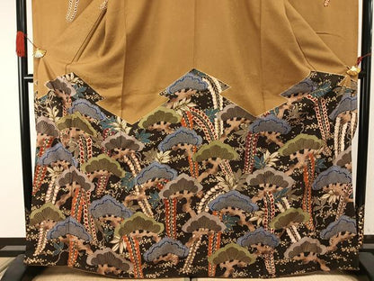 平和屋着物●豪華振袖　駒刺繍　枝松文　金彩　正絹　逸品　AABI1447fy