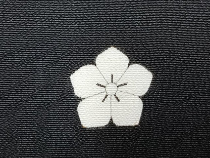 平和屋着物●創業460年・千總　黒留袖　駒刺繍　草花文　金彩　正絹　逸品　未使用　AABI1602fy