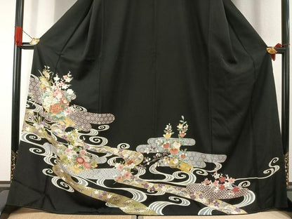 平和屋着物●豪華黒留袖　友禅　駒刺繍　草花文　金彩　正絹　逸品　AABI1624fy