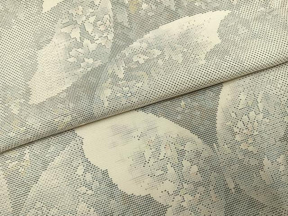 平和屋着物●本場大島紬　白大島　カタス9マルキ　舞蝶文　正絹　逸品　未使用　AABI1675fy