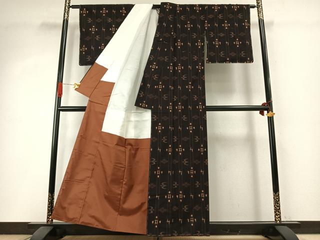 平和屋着物●国指定重要無形文化財　本場久米島紬　手織　琉球絣　正絹　逸品　未使用　AABI1692fy