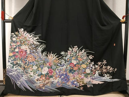 平和屋着物●本加賀友禅作家　寺西次作　黒留袖　草花文　正絹　逸品　AABI1708fy
