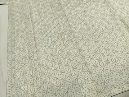 平和屋着物●本場大島紬　白大島　白泥染　麻の葉文様　株式会社大山謹製　ほていや扱い　証紙付き　正絹　逸品　AABI1717fy
