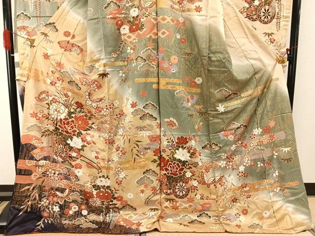 平和屋着物●豪華振袖　駒刺繍　花蝶文　暈し染め　金彩　仮絵羽　逸品　未使用　AABI1810fy