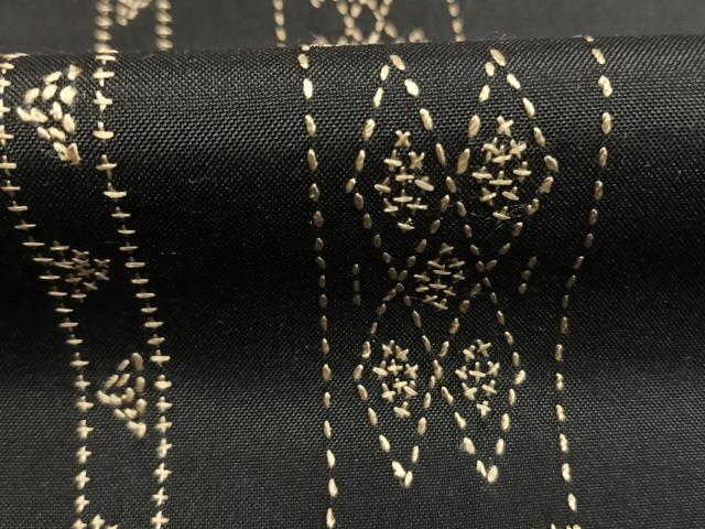 平和屋着物●本場大島紬　刺子　刺繍　幾何学文様　黒地　正絹　逸品　AABI1837fy