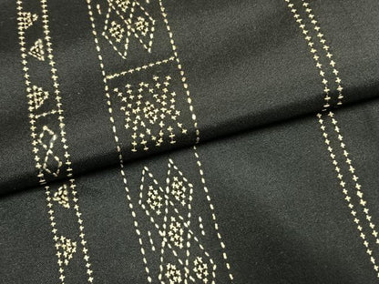 平和屋着物●本場大島紬　刺子　刺繍　幾何学文様　黒地　正絹　逸品　AABI1837fy
