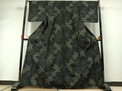 平和屋着物●上質な紬　唐草文　黒地　正絹　逸品　AABI1871fy