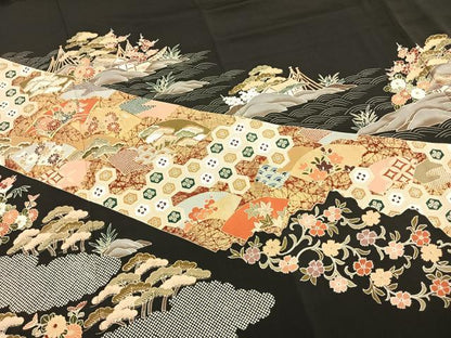 平和屋着物●豪華黒留袖　友禅　駒刺繍　風景地紙花文　金彩　正絹　逸品　AABI1982fy