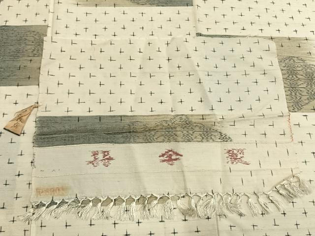 平和屋着物●上質な紬　十字絣　横段文　反端付き　正絹　逸品　AABI2026fy