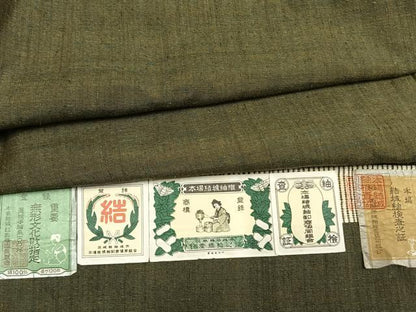 平和屋着物●男性　本場結城紬　重要無形文化財　アンサンブル　霞文　証紙付き　正絹　逸品　AABI2037fy