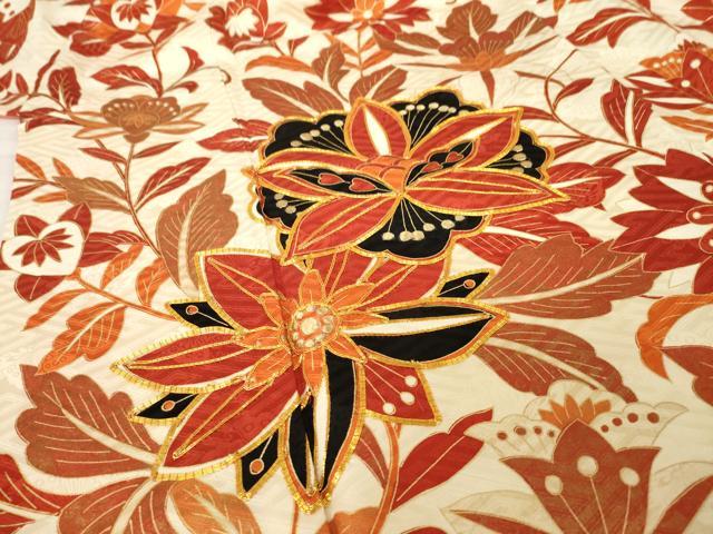 平和屋着物●豪華振袖　駒刺繍　花唐草文　金彩　正絹　逸品　AABI2432ck