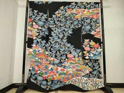 平和屋着物●豪華振袖　紅型　草花文　黒地　鬼しぼ縮緬　鈴乃屋扱い　正絹　逸品　AABI2477ck